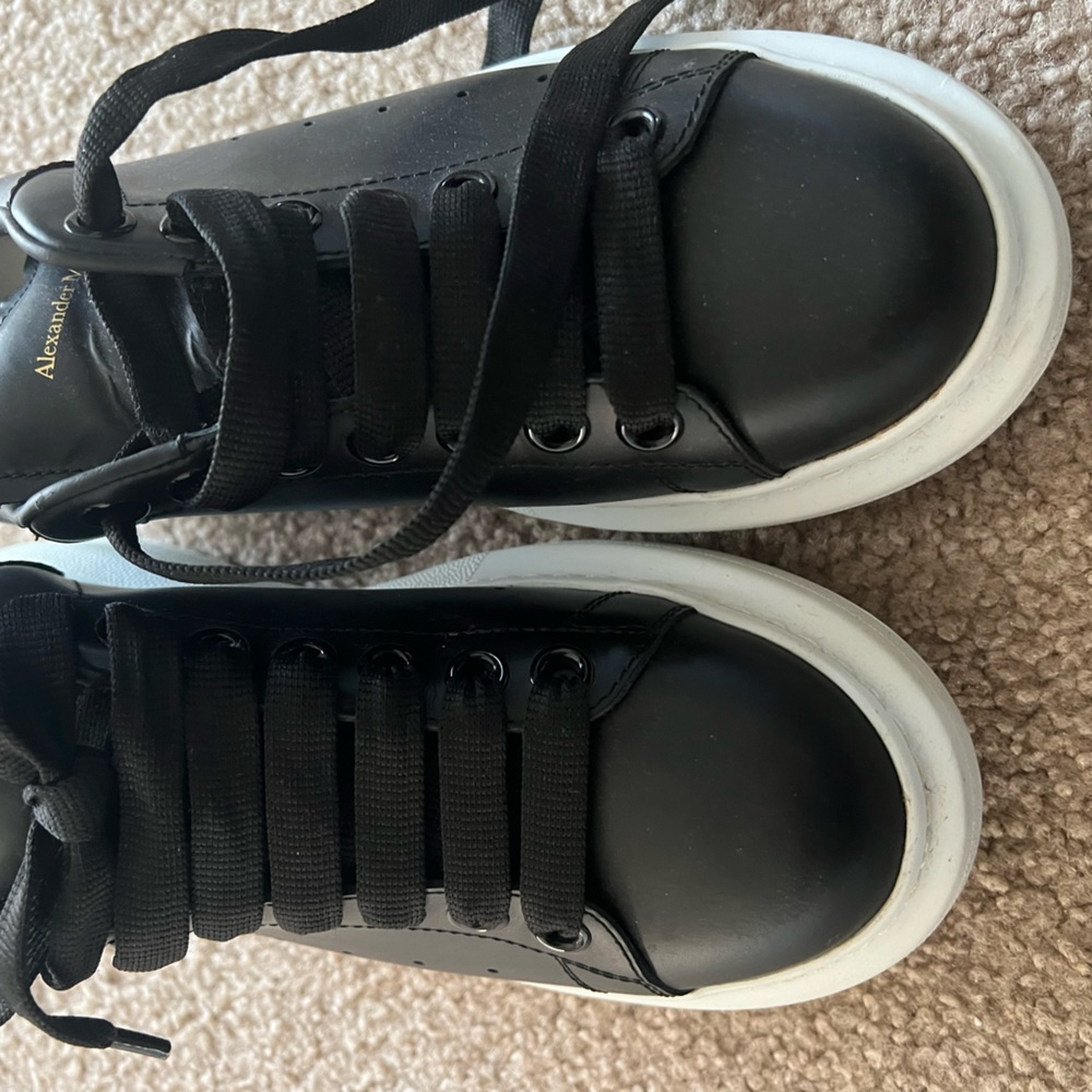 Shoes sneakers